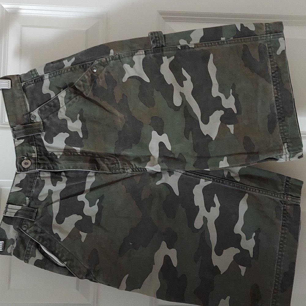 Urban Pipeline mens camo shorts. Size 12R